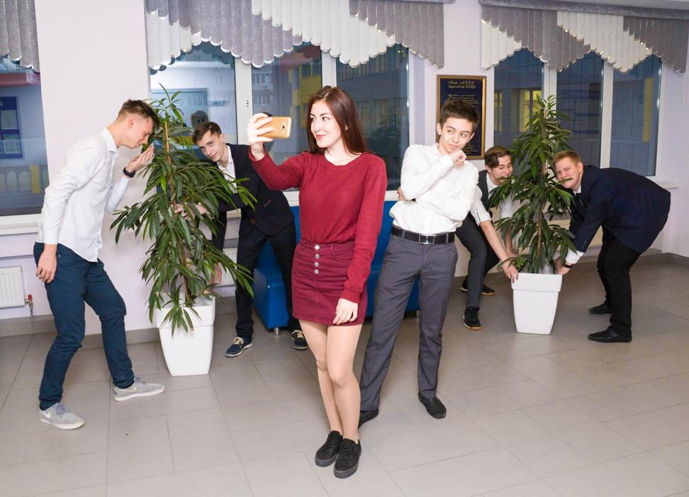 Позы для фотосессии на выпускной альбом - Яркий Кадр